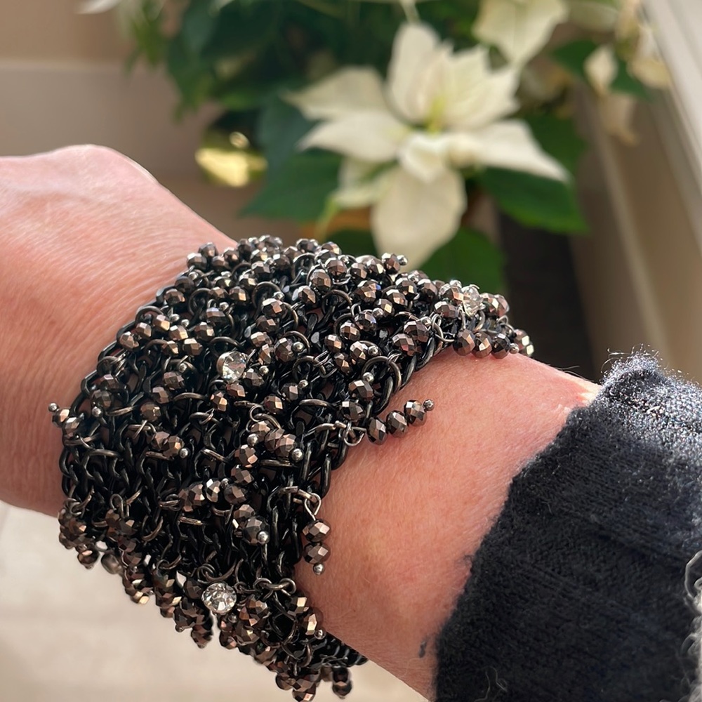 Magnetic close beaded bracelet with crystals
